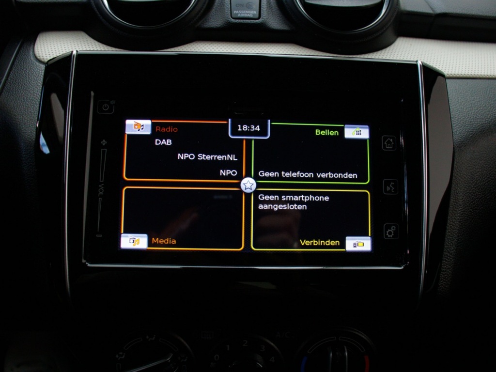 SUZUKI-SWIFT-1.2 Stijl Smart Hybrid All-seasons Navi by App