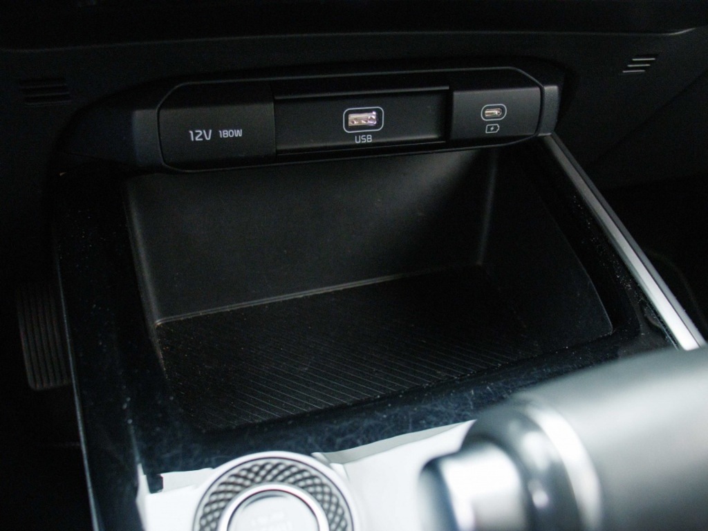 KIA-NIRO-1.6 GDi PHEV DynamicLine Private lease 499 pm