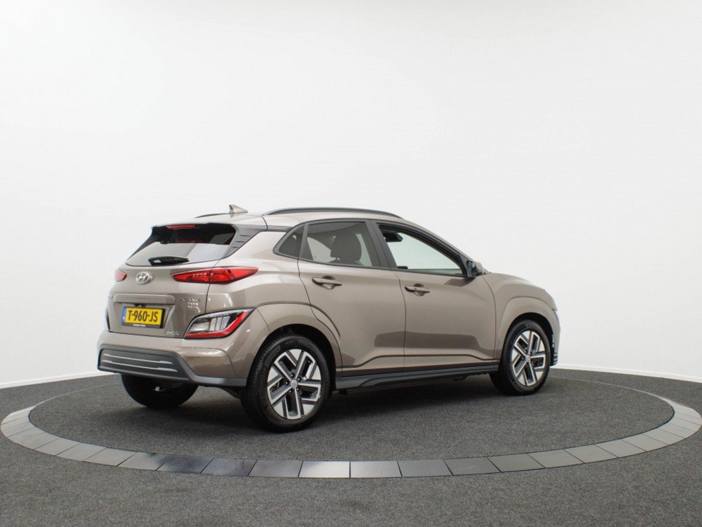 HYUNDAI-KONA-EV Fashion 64 kWh DEMO Private lease 569 p.m.