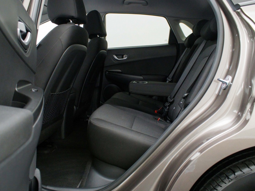 HYUNDAI-KONA-EV Fashion 64 kWh DEMO Private lease 569 p.m.
