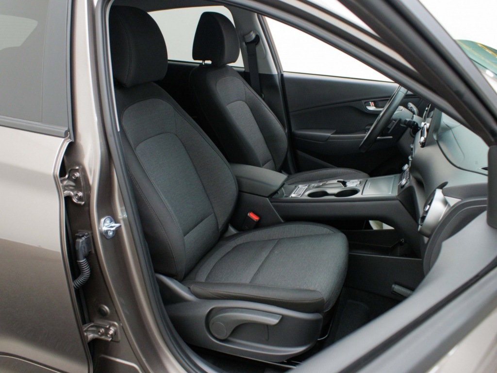 HYUNDAI-KONA-EV Fashion 64 kWh DEMO Private lease 569 p.m.