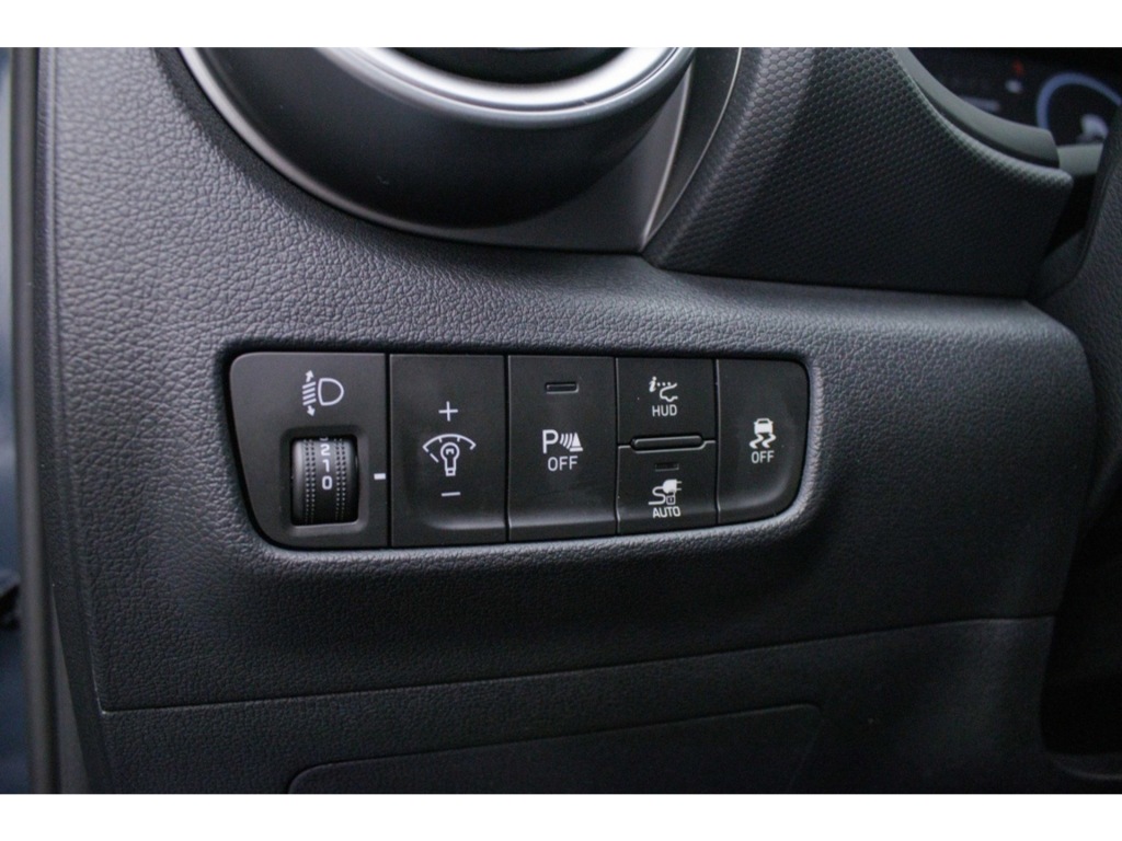HYUNDAI-KONA-EV Fashion 64 kWh DEMO Private lease 569 p.m.