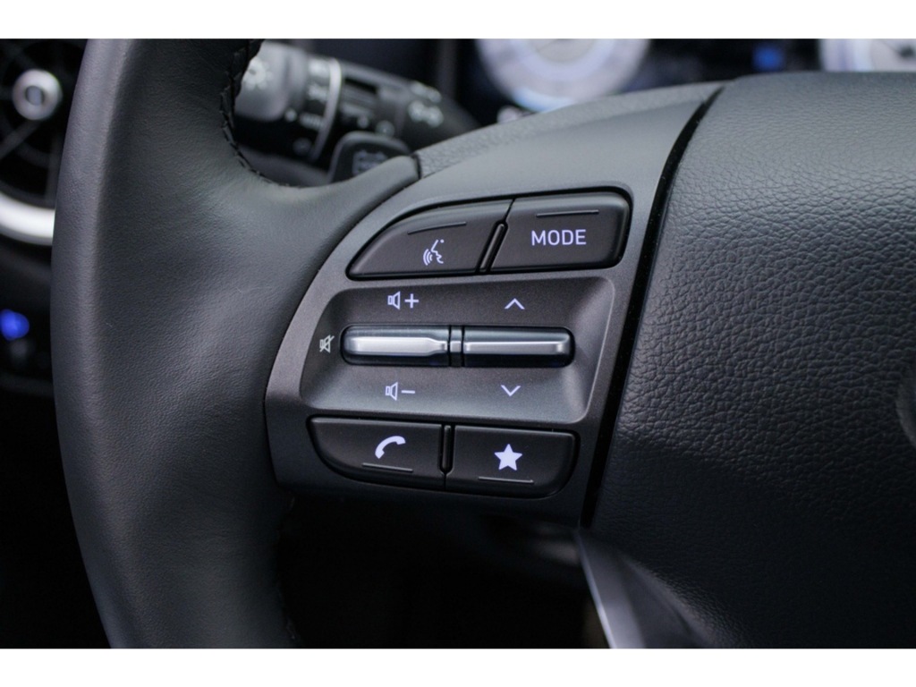 HYUNDAI-KONA-EV Fashion 64 kWh DEMO Private lease 569 p.m.