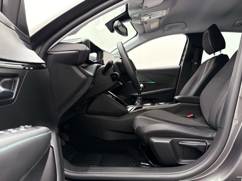 PEUGEOT-208-1.2 PT 100 Allure Private lease 389 pm