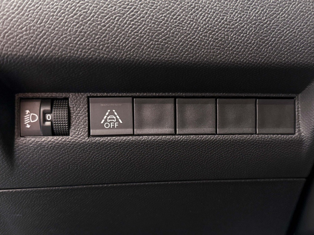 PEUGEOT-208-1.2 PT 100 Allure Private lease 389 pm