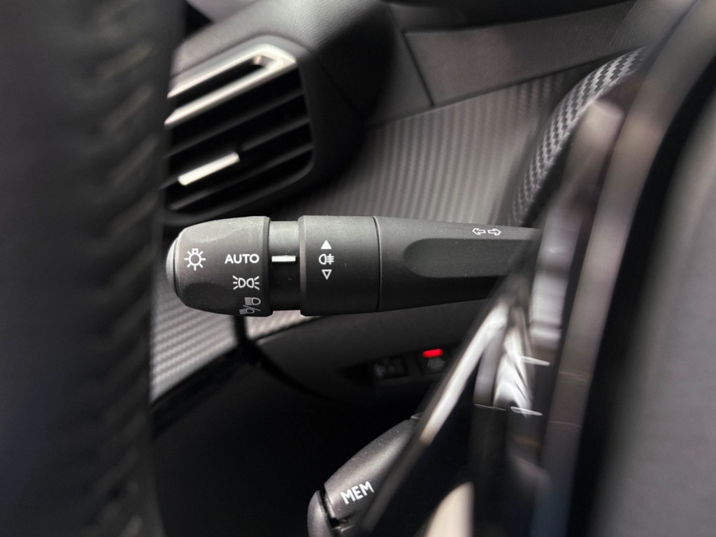 PEUGEOT-208-1.2 PT 100 Allure Private lease 389 pm