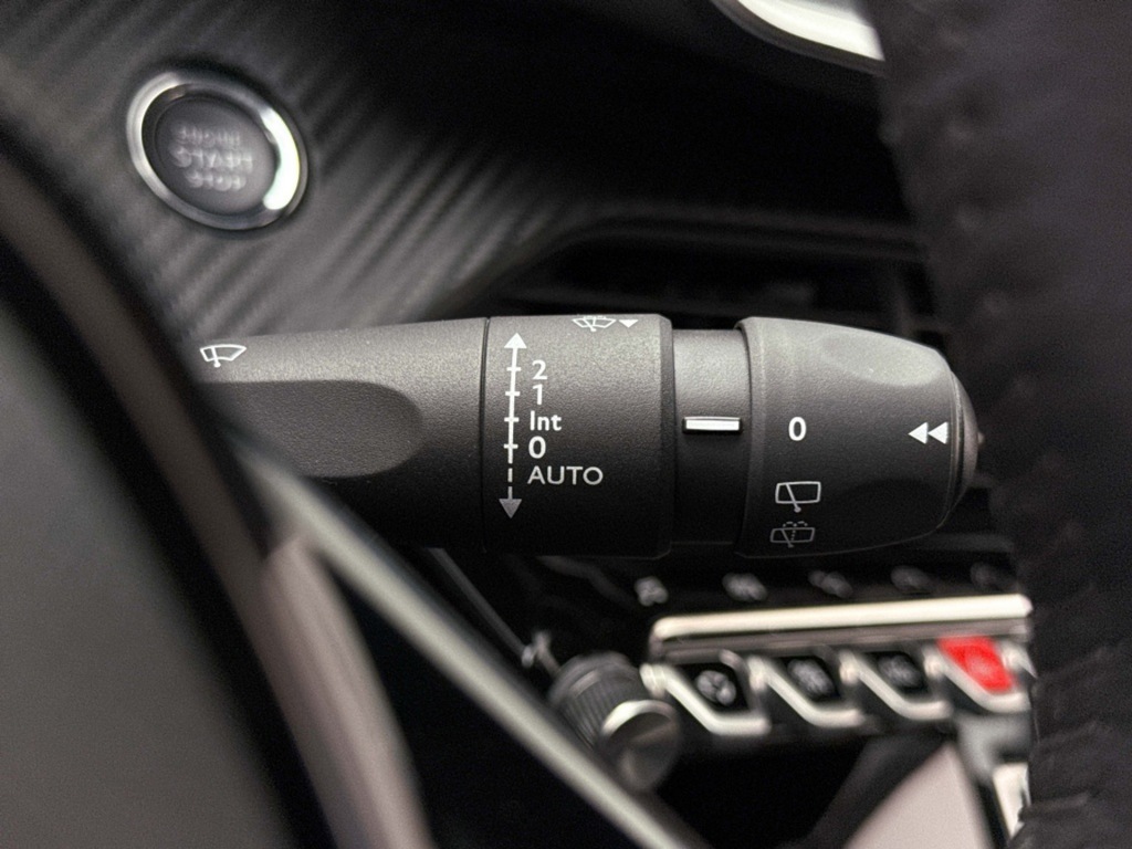 PEUGEOT-208-1.2 PT 100 Allure Private lease 389 pm