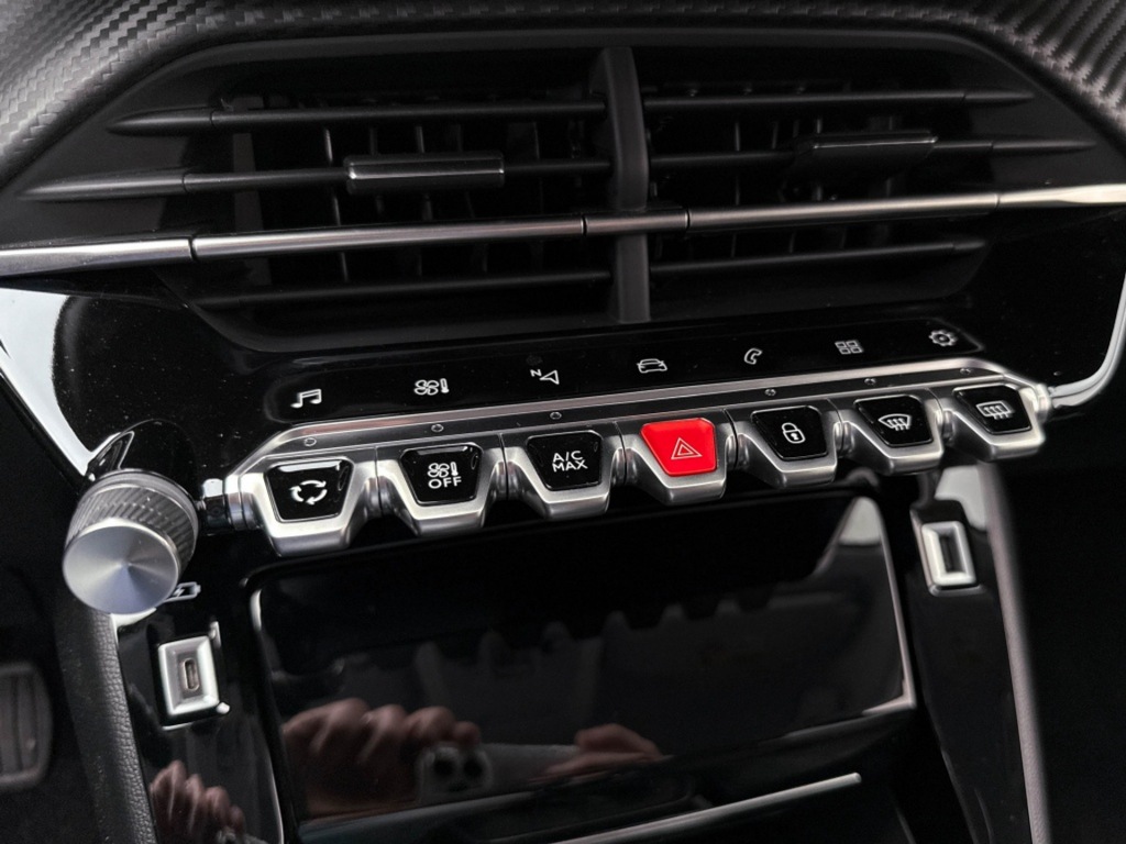 PEUGEOT-208-1.2 PT 100 Allure Private lease 389 pm