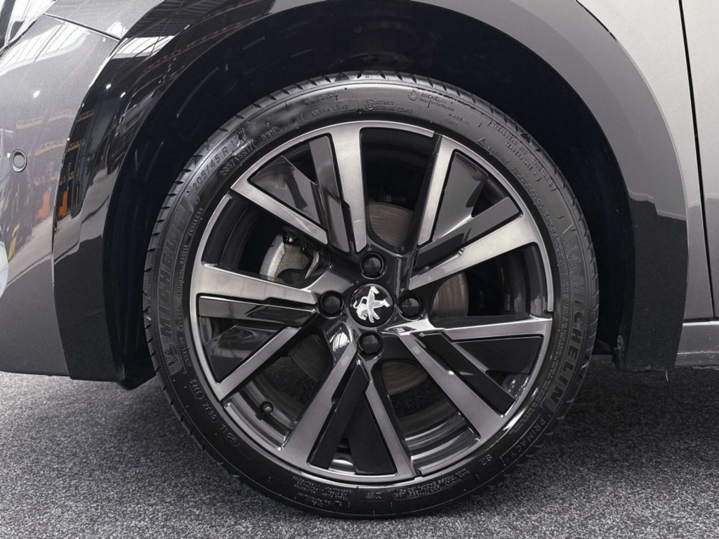 PEUGEOT-208-1.2PT 100PK GT Private lease 399 pm