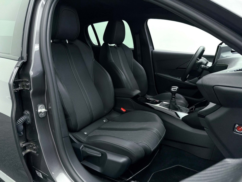 PEUGEOT-208-1.2PT 100PK GT Private lease 399 pm