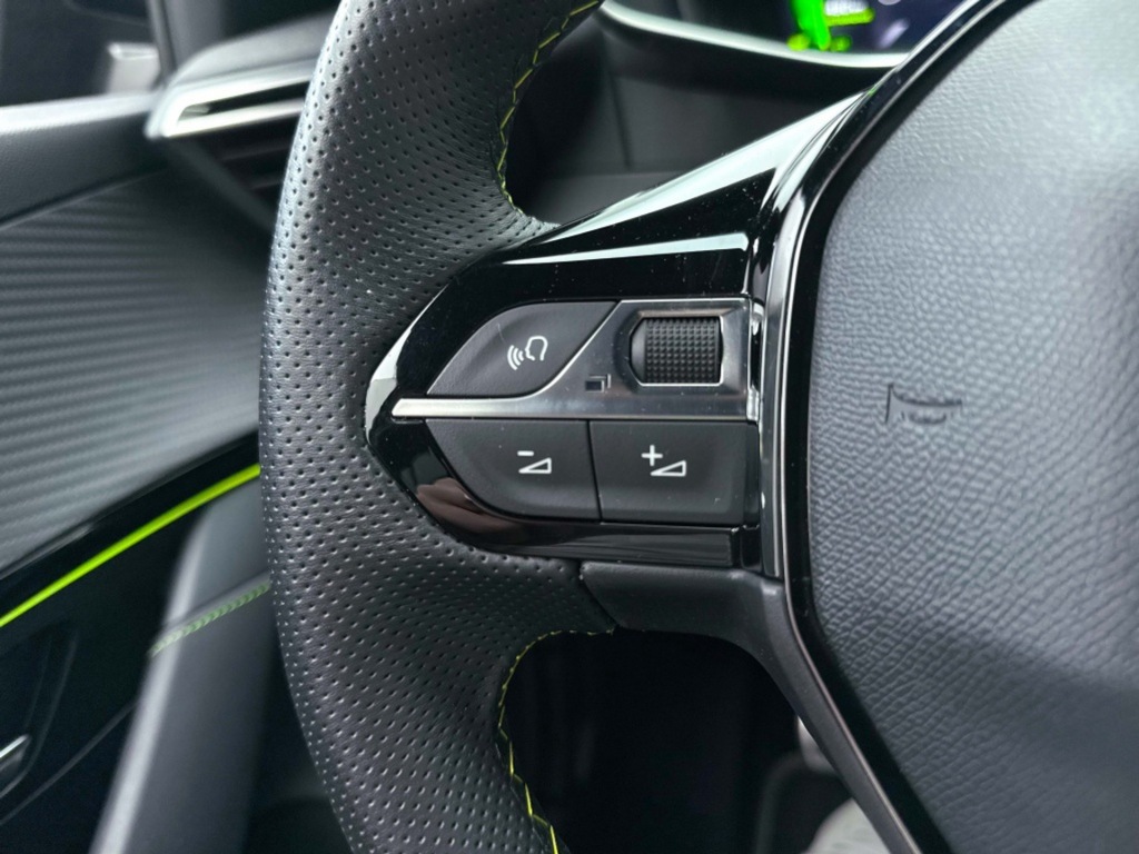 PEUGEOT-208-1.2PT 100PK GT Private lease 399 pm