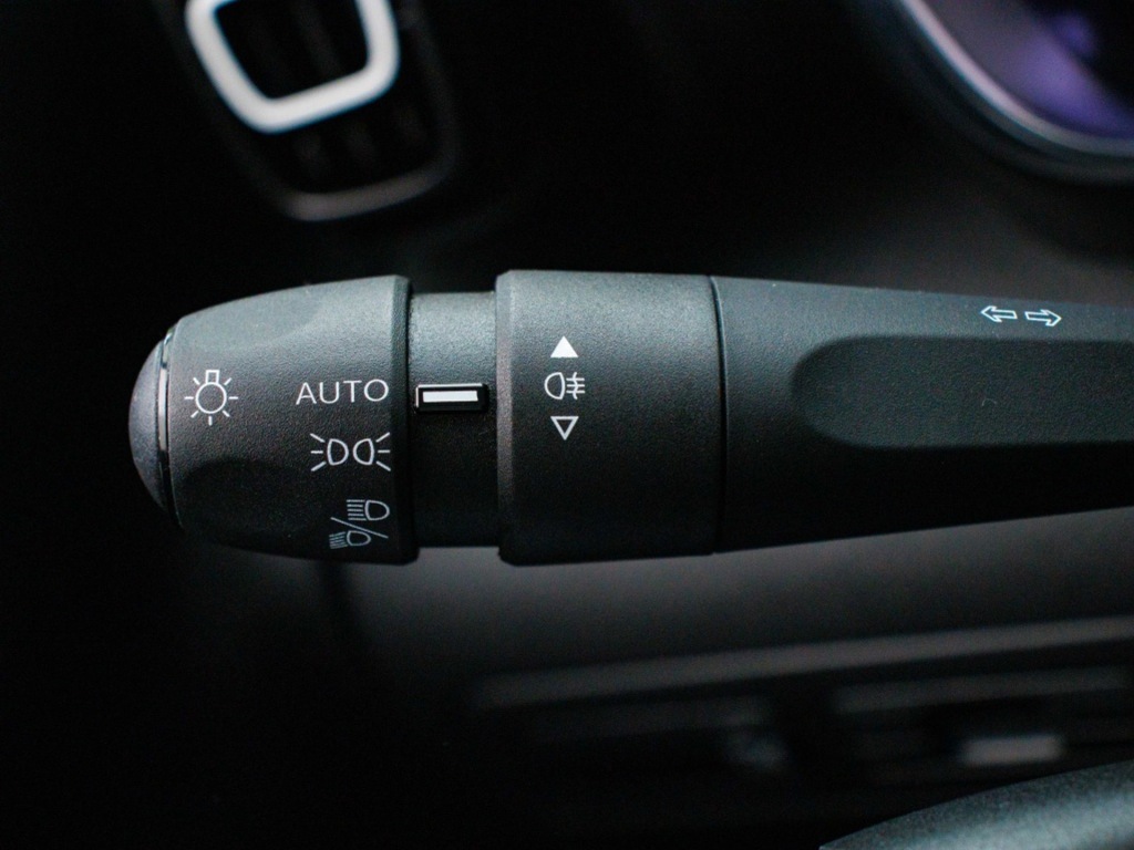 CITROEN-C3 AIRCROSS-1.2 PT S&S Plus Navigatie Private lease 429 p.m.