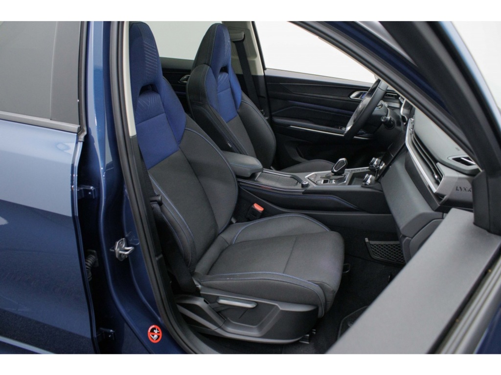 LYNK EN CO-01-1.5 PHEV 261 PK Panoramadak 360 graden camera Cruise contr