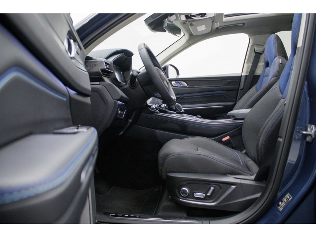 LYNK EN CO-01-1.5 PHEV 261 PK Panoramadak 360 graden camera Cruise contr
