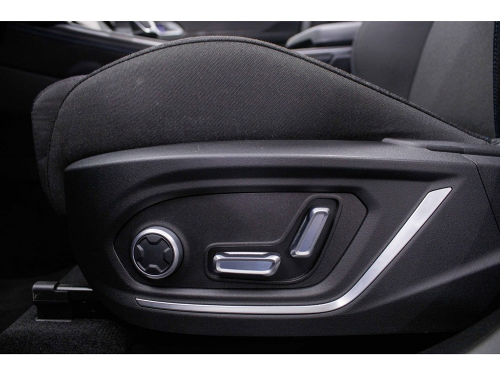 LYNK EN CO-01-1.5 PHEV 261 PK Panoramadak 360 graden camera Cruise contr