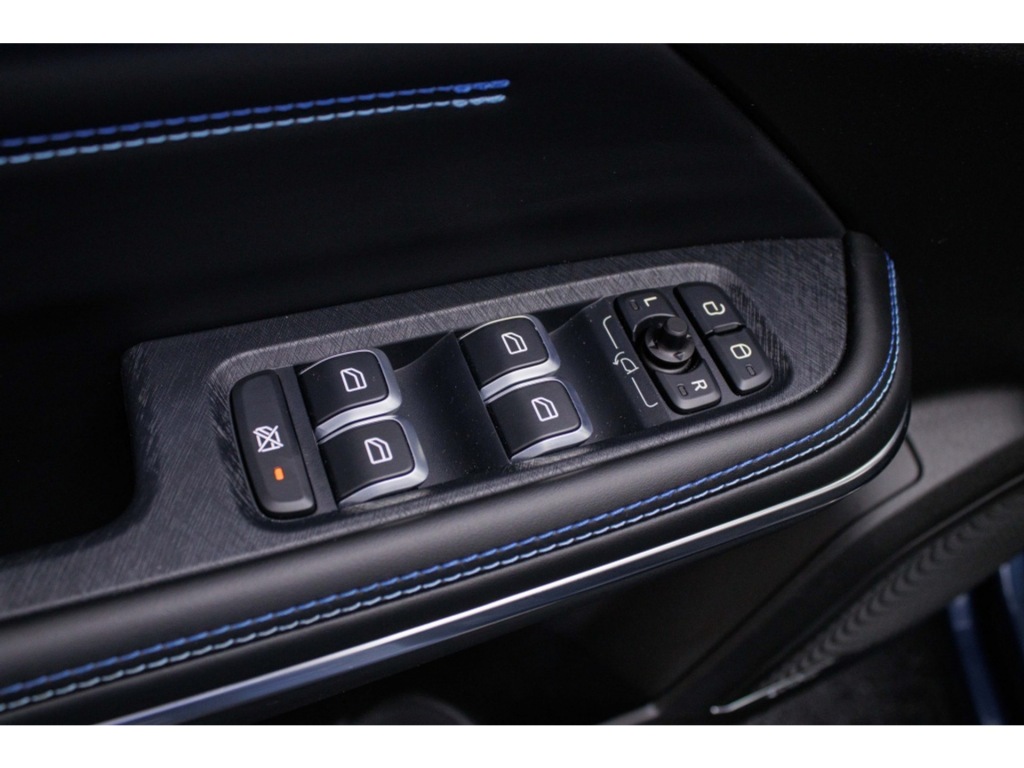 LYNK EN CO-01-1.5 PHEV 261 PK Panoramadak 360 graden camera Cruise contr