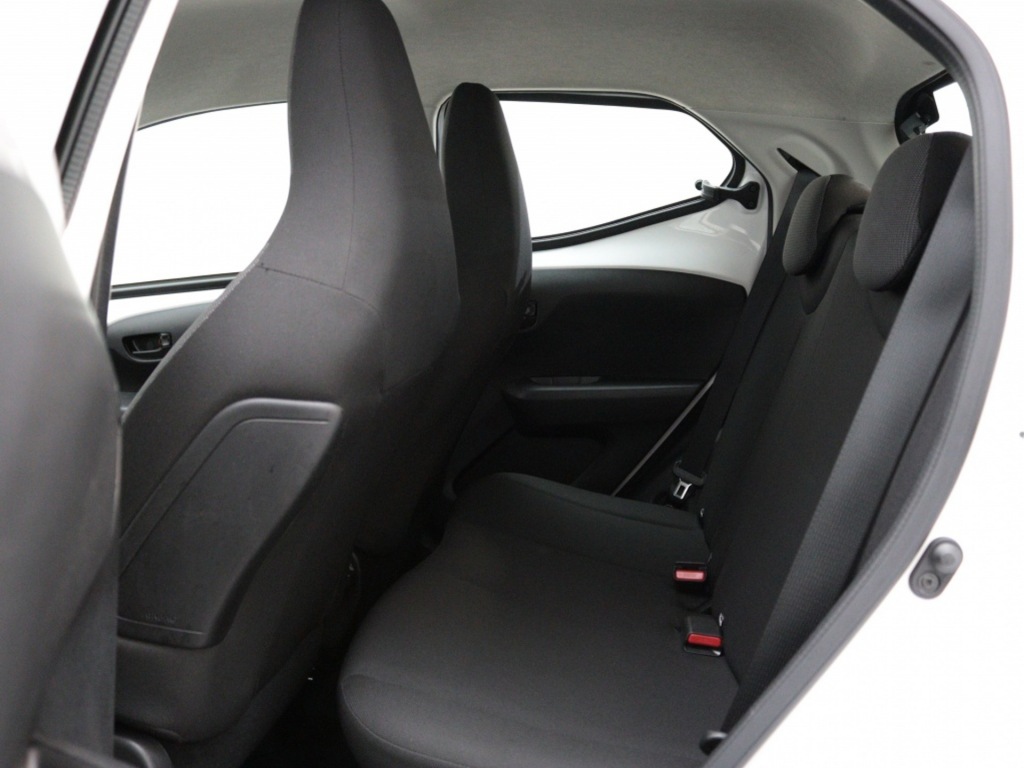 TOYOTA-AYGO-1.0 VVT-i x-fun Airco Radio mp3 El. Ramen