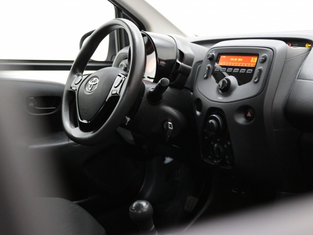 TOYOTA-AYGO-1.0 VVT-i x-fun Airco Radio mp3 El. Ramen