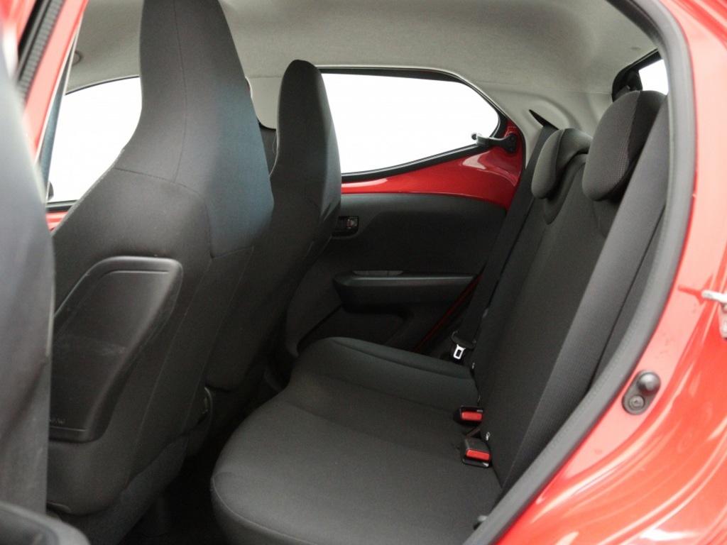 TOYOTA-AYGO-1.0 VVT-i x-fun Airco Radio mp3 El. Ramen