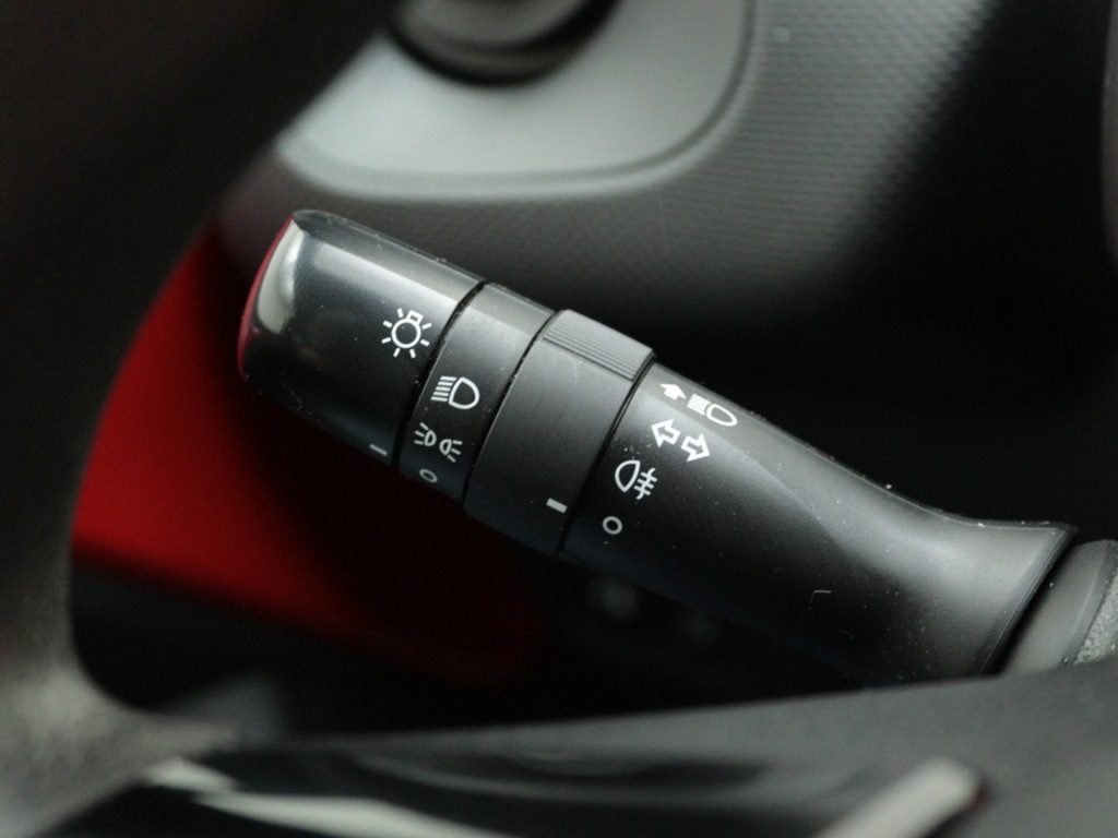 TOYOTA-AYGO-1.0 VVT-i x-fun Airco Radio mp3 El. Ramen