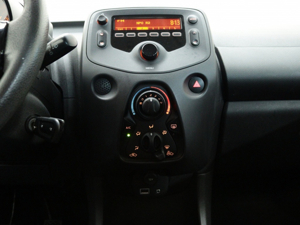 TOYOTA-AYGO-1.0 VVT-i x-fun Airco Radio mp3 El. Ramen
