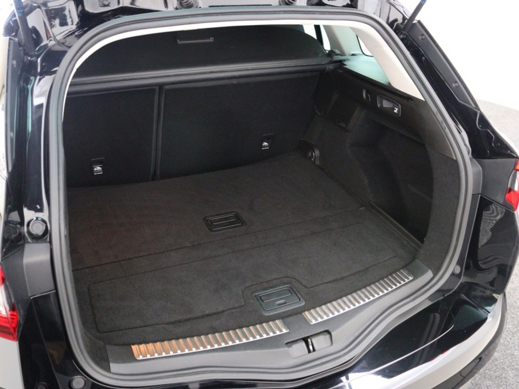 RENAULT-MEGANE-Estate GT 1.6 TCe GT Sport Parkeersensoren Stoelverwarming