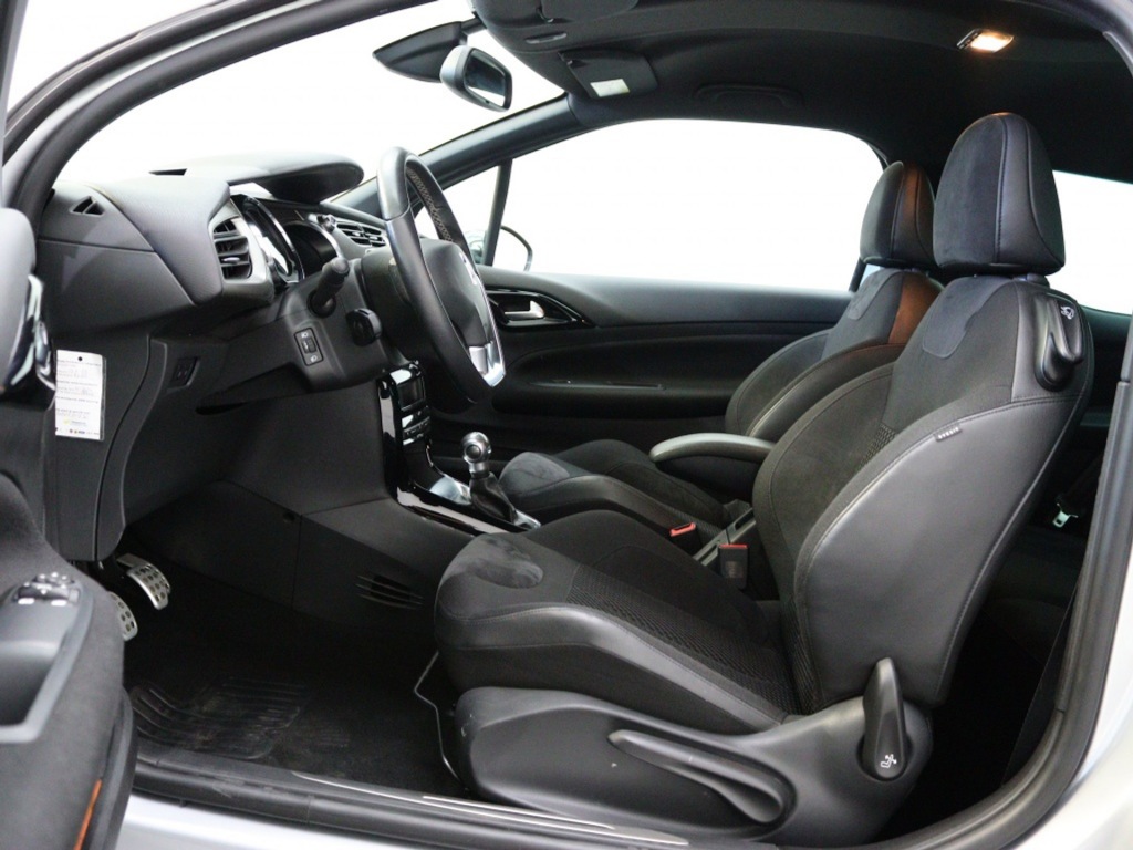 DS-DS 3-1.2 PureTech Business Navigatie Airco