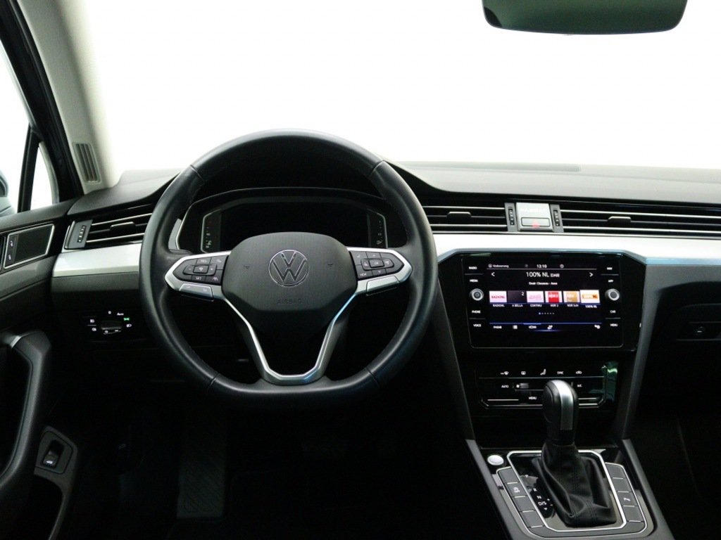 VOLKSWAGEN-PASSAT-Variant 1.5 TSI Business achteruitrijcamera Navigatie Carplay