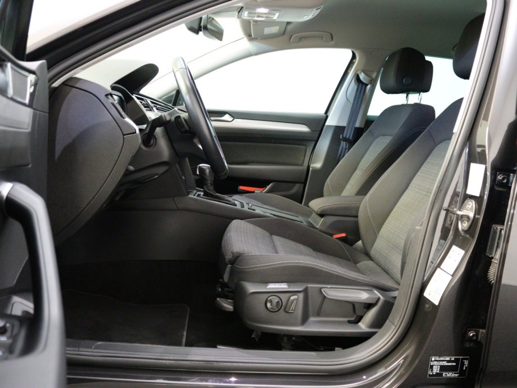 VOLKSWAGEN-PASSAT-Variant 1.5 TSI Business achteruitrijcamera Navigatie Carplay