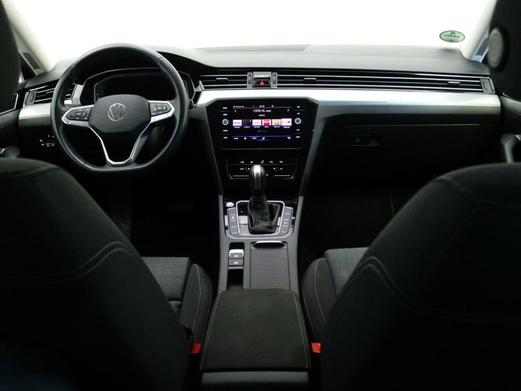 VOLKSWAGEN-PASSAT-Variant 1.5 TSI Business achteruitrijcamera Navigatie Carplay