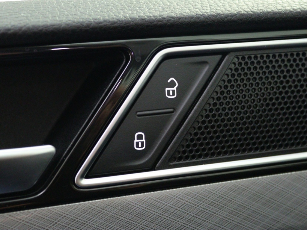 VOLKSWAGEN-PASSAT-Variant 1.5 TSI Business achteruitrijcamera Navigatie Carplay