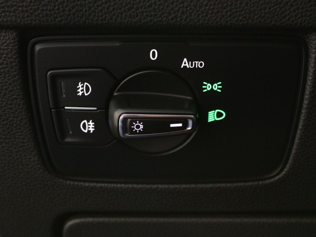 VOLKSWAGEN-PASSAT-Variant 1.5 TSI Business achteruitrijcamera Navigatie Carplay