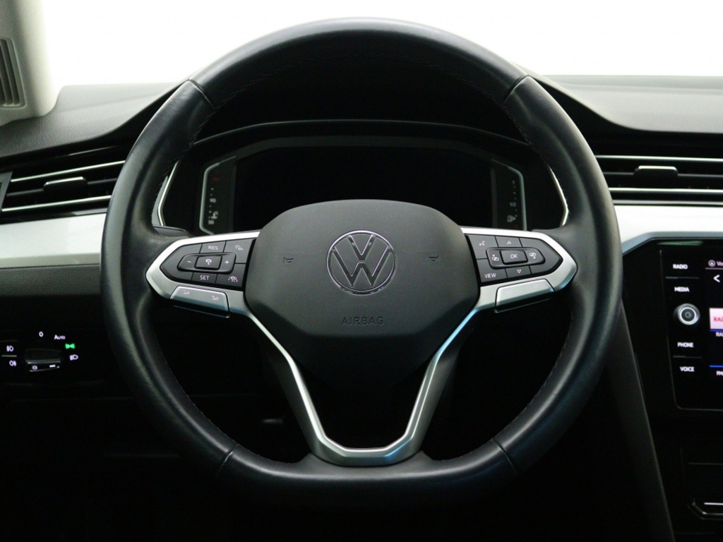 VOLKSWAGEN-PASSAT-Variant 1.5 TSI Business achteruitrijcamera Navigatie Carplay