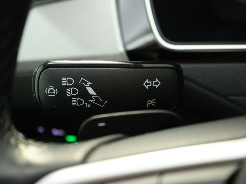 VOLKSWAGEN-PASSAT-Variant 1.5 TSI Business achteruitrijcamera Navigatie Carplay