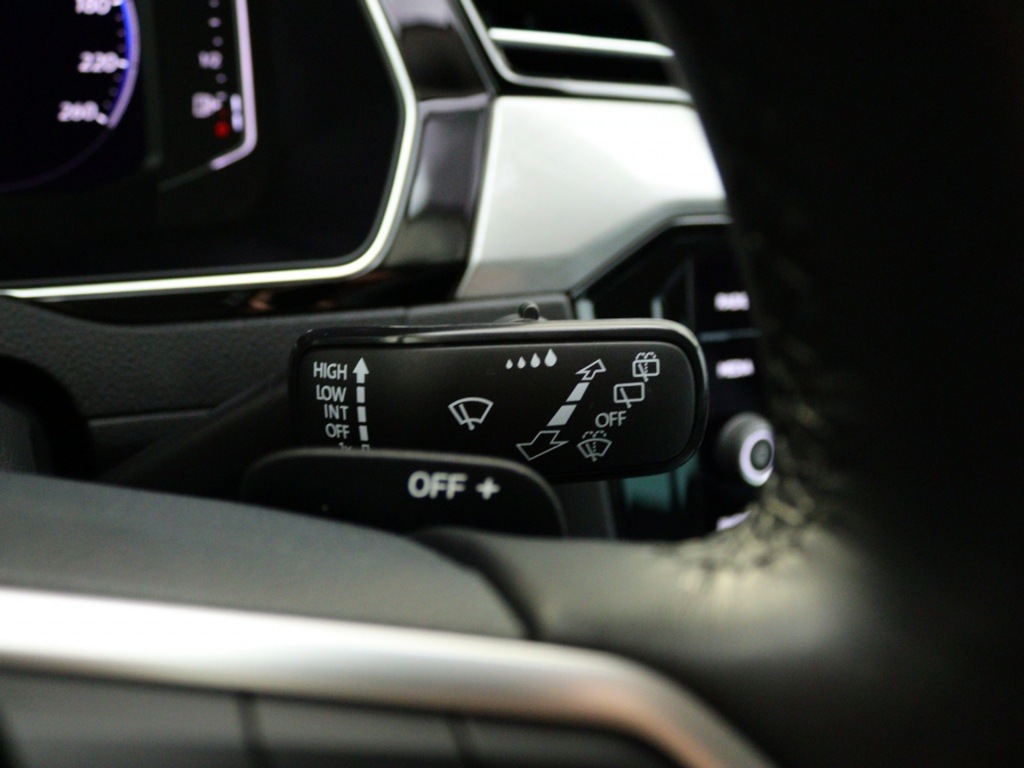 VOLKSWAGEN-PASSAT-Variant 1.5 TSI Business achteruitrijcamera Navigatie Carplay