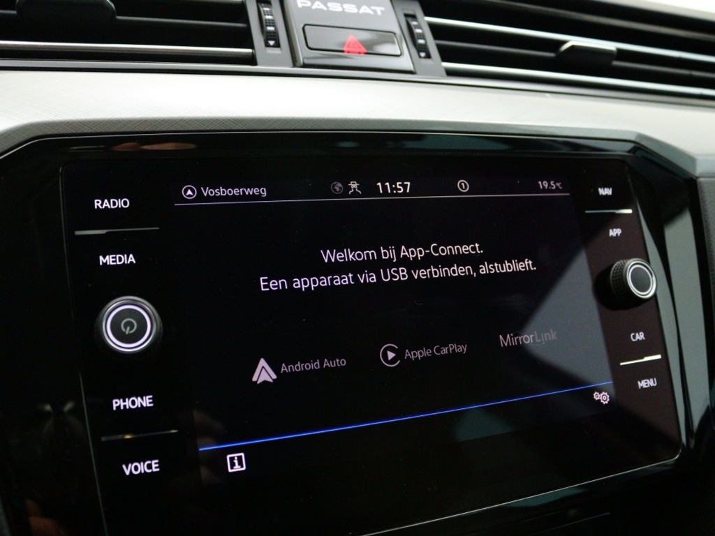 VOLKSWAGEN-PASSAT-Variant 1.5 TSI Business achteruitrijcamera Navigatie Carplay