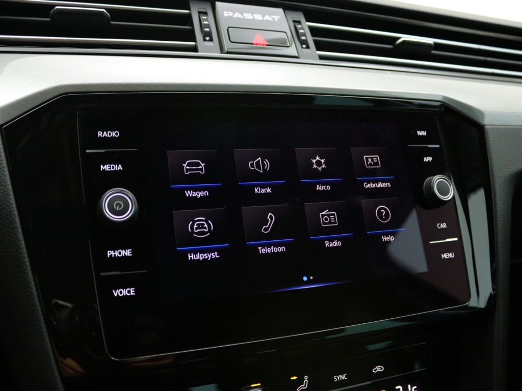 VOLKSWAGEN-PASSAT-Variant 1.5 TSI Business achteruitrijcamera Navigatie Carplay