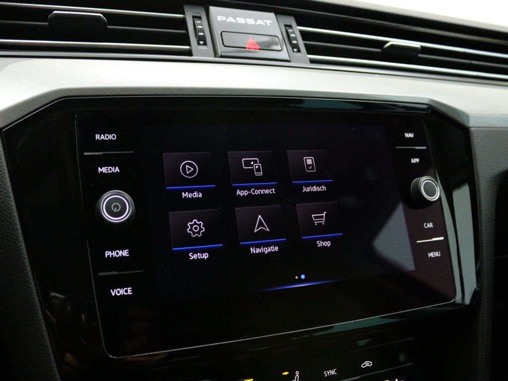 VOLKSWAGEN-PASSAT-Variant 1.5 TSI Business achteruitrijcamera Navigatie Carplay