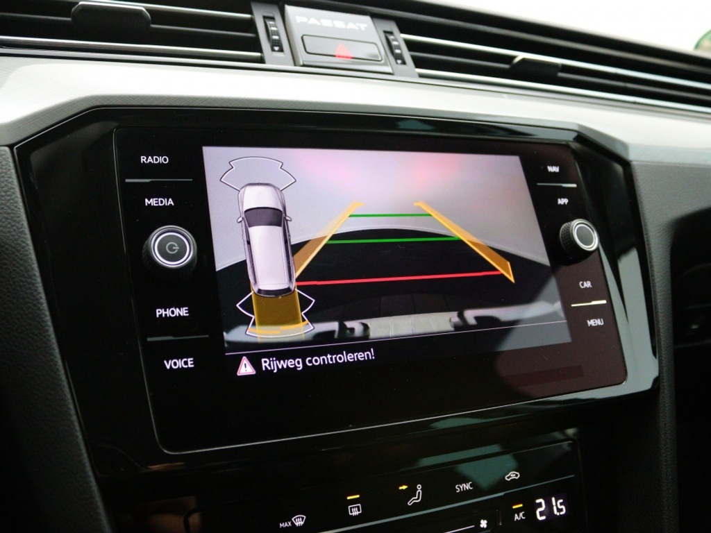 VOLKSWAGEN-PASSAT-Variant 1.5 TSI Business achteruitrijcamera Navigatie Carplay