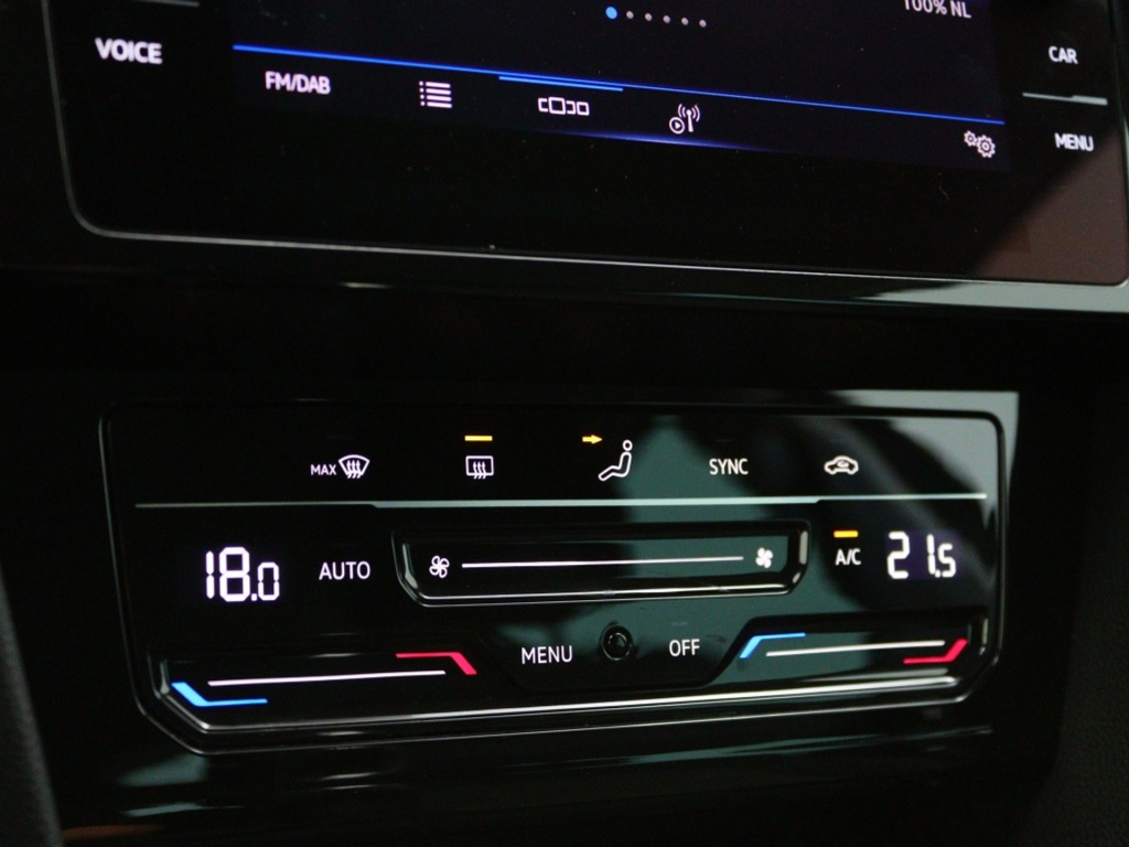 VOLKSWAGEN-PASSAT-Variant 1.5 TSI Business achteruitrijcamera Navigatie Carplay