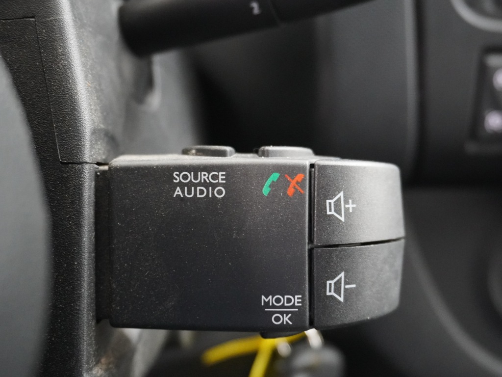 RENAULT-TRAFIC-2.0dCi 146pk AUT-6 Camera Trekhaak Pdc Airco L2H1 Cruise Control Elektr.Spiegels+Verwarmd DAB Bluetooth Led Betonplex vloer Lat