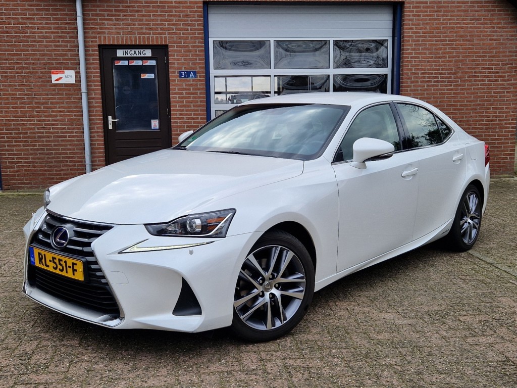 LEXUS IS