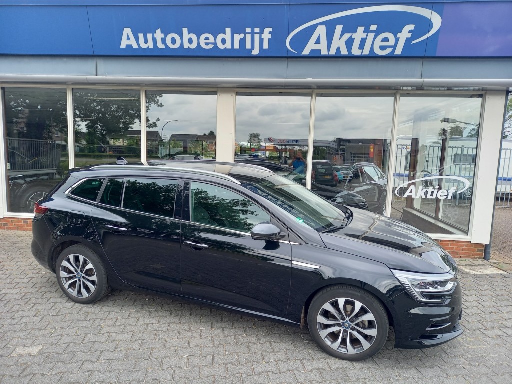 RENAULT MEGANE E-TECH