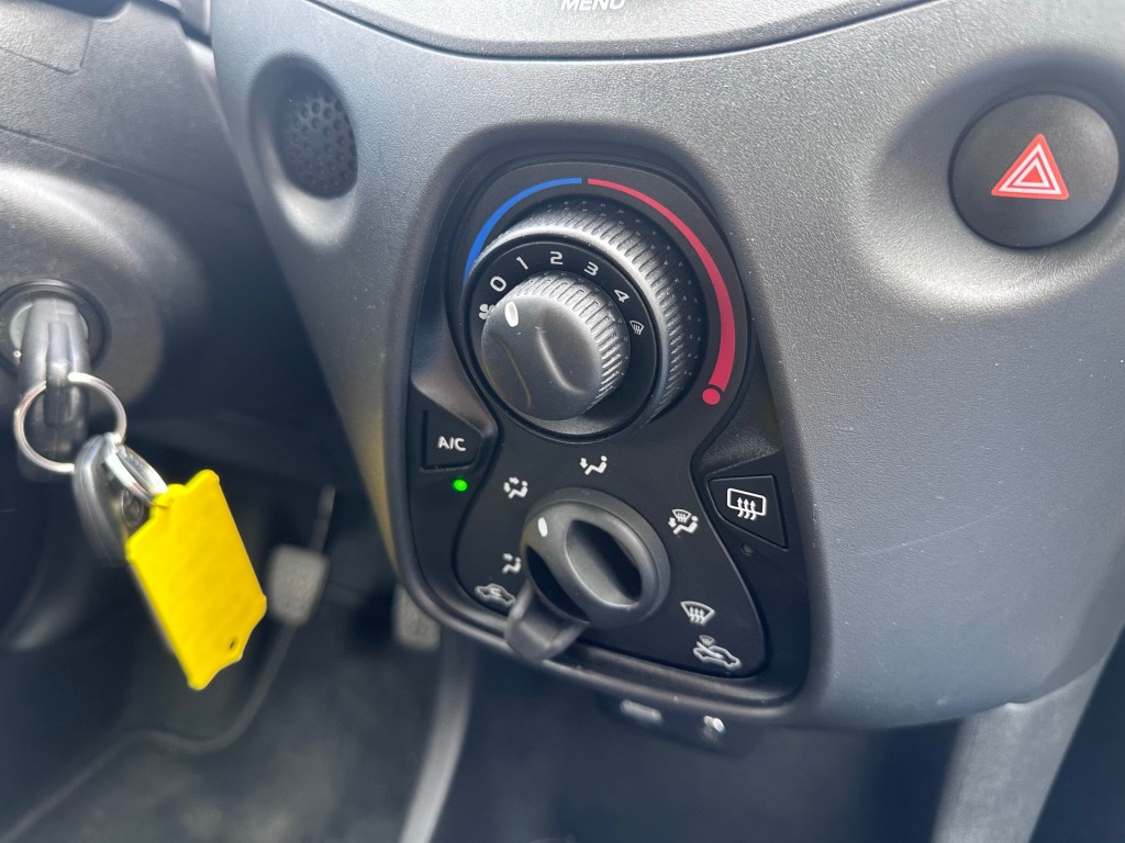 TOYOTA-AYGO-1.0 VVT-I 5-drs x-fun '' Airco - Elektrische ramen - CPV ''