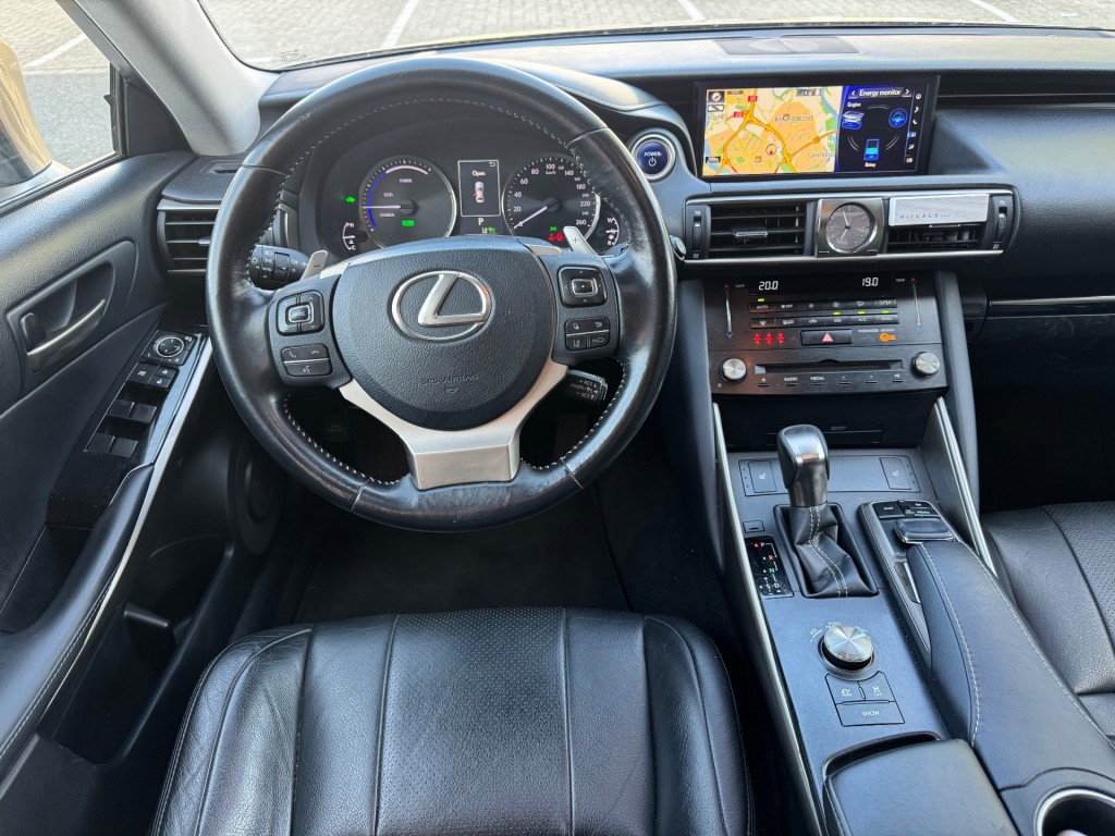 LEXUS-IS-300h Hybrid Edition 30 ACC OPENDAK LEER PRIMA AUTO
