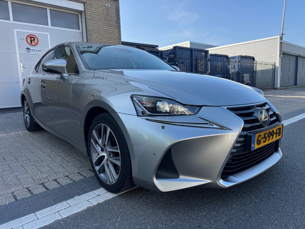 LEXUS-IS-300h Hybrid Edition 30 ACC OPENDAK LEER PRIMA AUTO