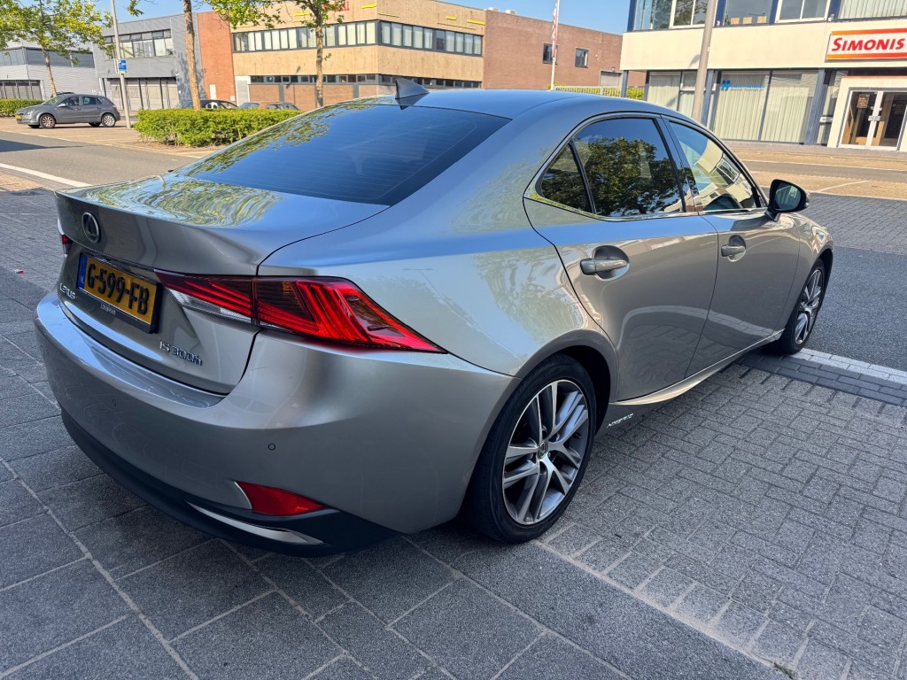 LEXUS-IS-300h Hybrid Edition 30 ACC OPENDAK LEER PRIMA AUTO