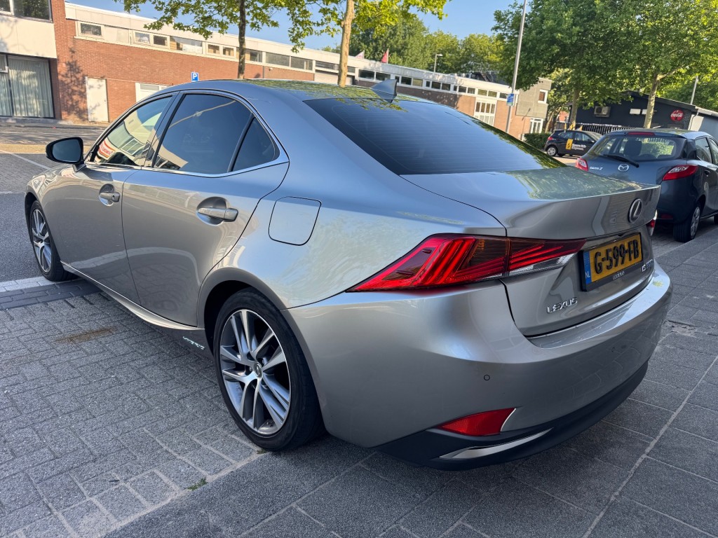 LEXUS-IS-300h Hybrid Edition 30 ACC OPENDAK LEER PRIMA AUTO