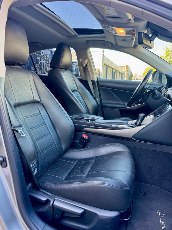 LEXUS-IS-300h Hybrid Edition 30 ACC OPENDAK LEER PRIMA AUTO