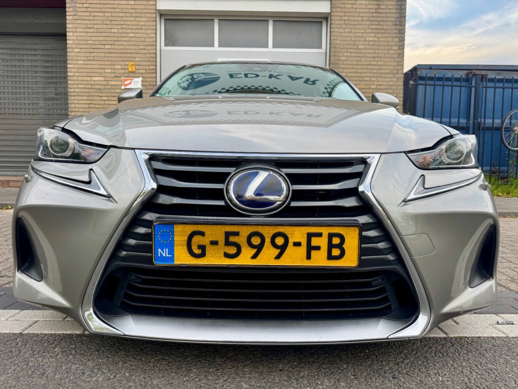 LEXUS-IS-300h Hybrid Edition 30 ACC OPENDAK LEER PRIMA AUTO
